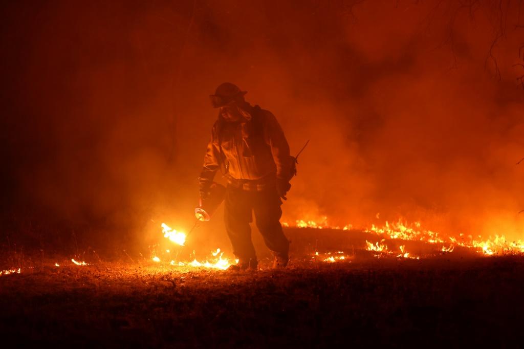 US heat wave soars as California wildfire rages