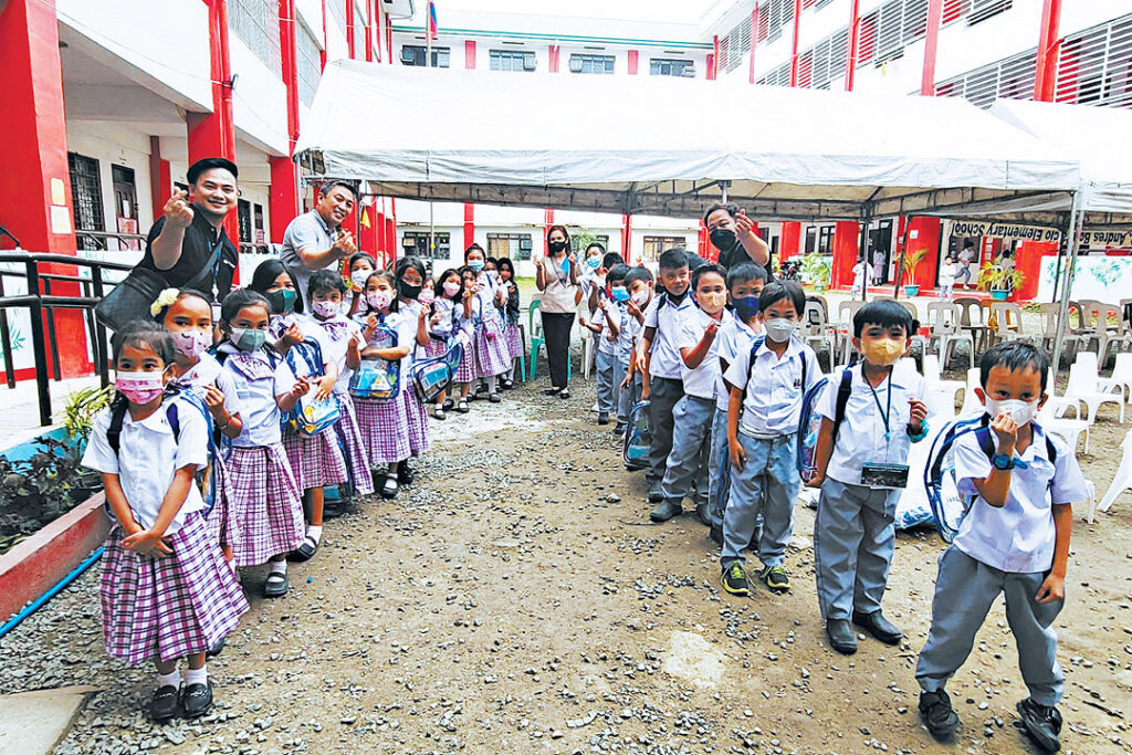 Students of Gat Andres Bonifacio Elementary School are joined by (from left) Hyundai Motor Philippines (HMPH) Assistant Manager for Human Resources Marc Dela Cruz, HMPH Managing Director Cecil Capacete, and (right, standing) HMPH Supervisor for Business Administration Ryan Santillan. — PHOTO FROM HYUNDAI MOTOR PHILIPPINES